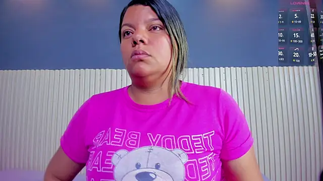 Aida-nicolle online show from 24, 11, 2025