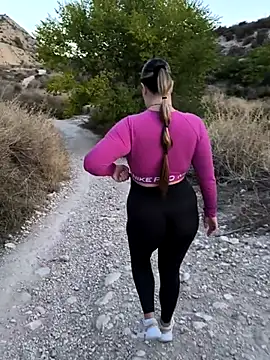 Mona Plus online show from 15, 9, 2025