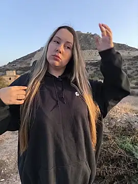 Mona Plus online show from 14, 10, 2025