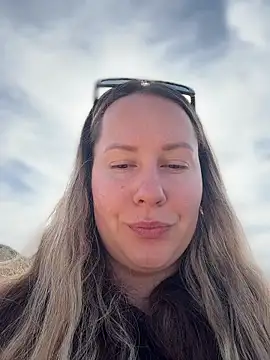 Mona Plus online show from 18, 3, 2026