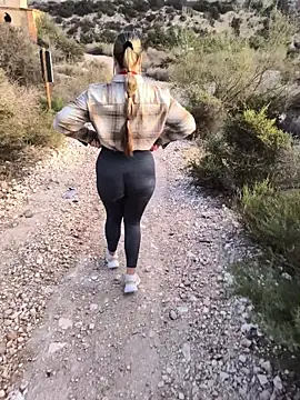 Mona Plus online show from 17, 10, 2025