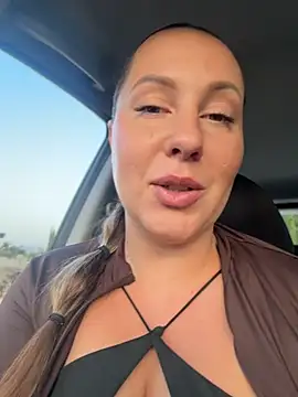 Snapshot of Mona_Plus chatting on 25, 6, 2026 Mona Plus online show from 25, 6, 2026