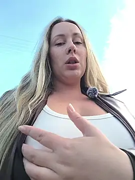 Mona Plus online show from 15, 11, 2025