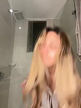 Hornyholly   online show from 3, 10, 2025