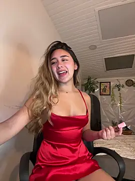 Hornyholly   online show from 17, 12, 2025