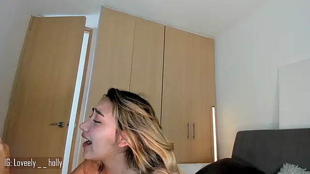 Hornyholly   online show from 28, 3, 2026