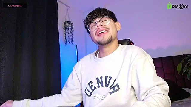 isaac-saenz online show from 6, 10, 2025