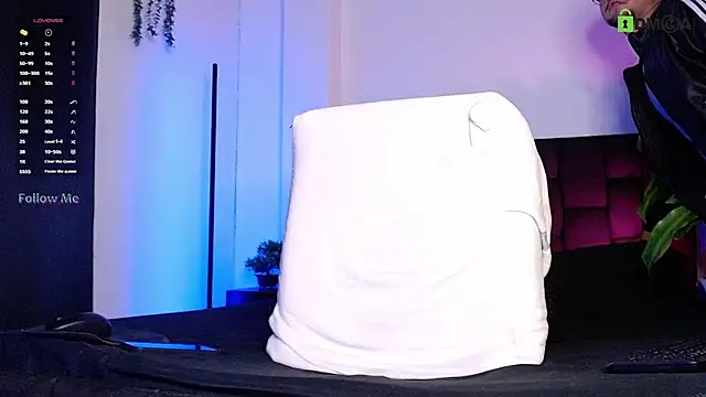 isaac-saenz online show from 24, 9, 2025