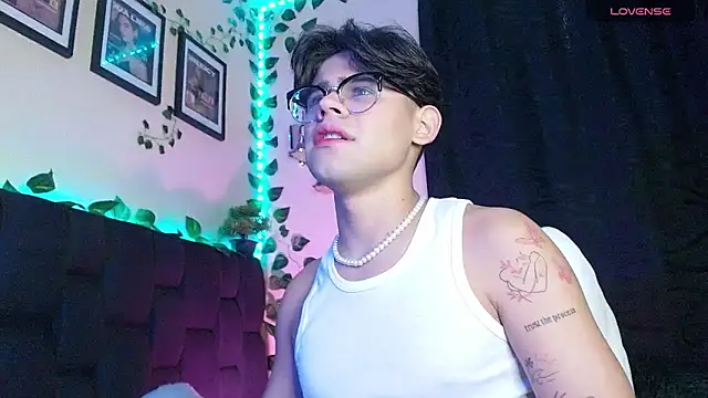 isaac-saenz online show from 25, 2, 2025