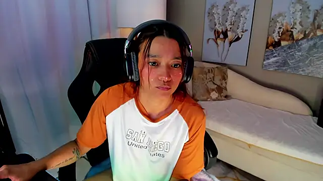 Snapshot of charlotte_bluee chatting on 12, 6, 2026 charlotte bluee online show from 12, 6, 2026