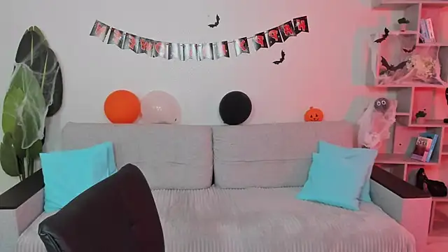 GabriellaMays online show from 30, 10, 2025