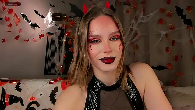 TaiteBayles online show from 30, 10, 2025