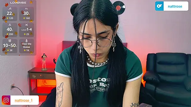 Snapshot of NATTROSE_TAY chatting on 10, 9, 2025 NATTROSE TAY online show from 10, 9, 2025