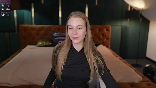 Layla Sweet  online show from 15, 10, 2025