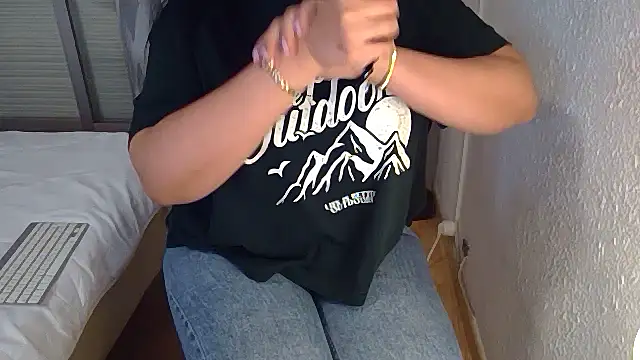 Snapshot of Halima_misshotpussy13 chatting on 3, 3, 2026 Halima misshotpussy13 online show from 3, 3, 2026