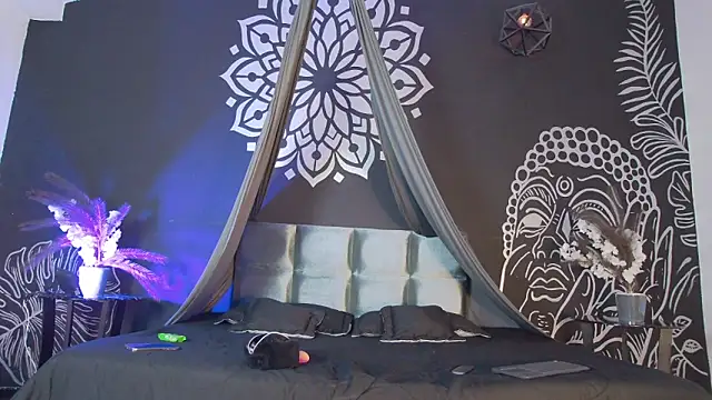 Arii moon online show from 10, 9, 2025