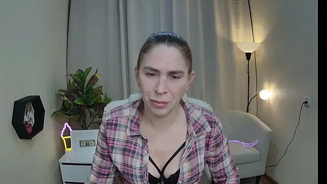 Snapshot of TessaDaybreak chatting on 22, 4, 2026 TessaDaybreak online show from 22, 4, 2026