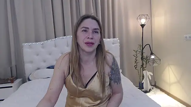 Snapshot of TessaDaybreak chatting on 10, 5, 2026 TessaDaybreak online show from 10, 5, 2026