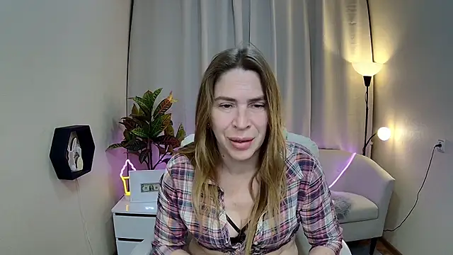 Snapshot of TessaDaybreak chatting on 20, 5, 2026 TessaDaybreak online show from 20, 5, 2026