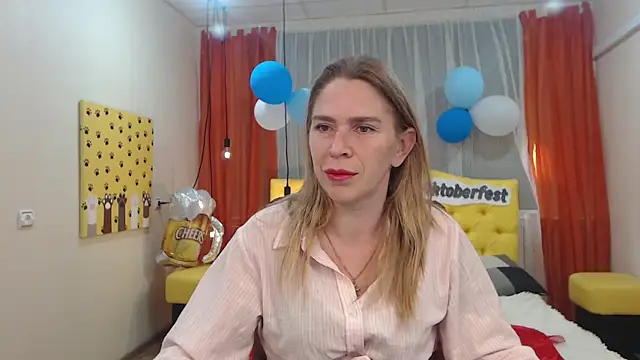 TessaDaybreak online show from 26, 9, 2025