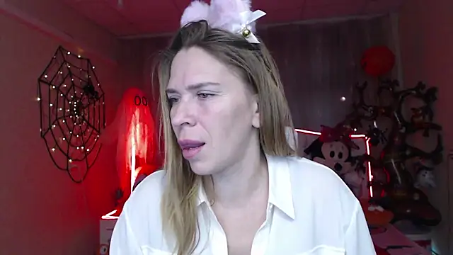 TessaDaybreak online show from 29, 10, 2025