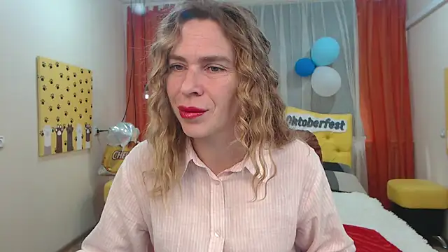 TessaDaybreak online show from 29, 9, 2025