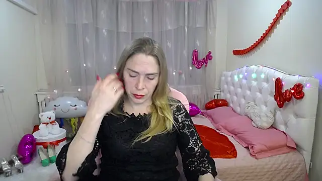 TessaDaybreak online show from 5, 3, 2025