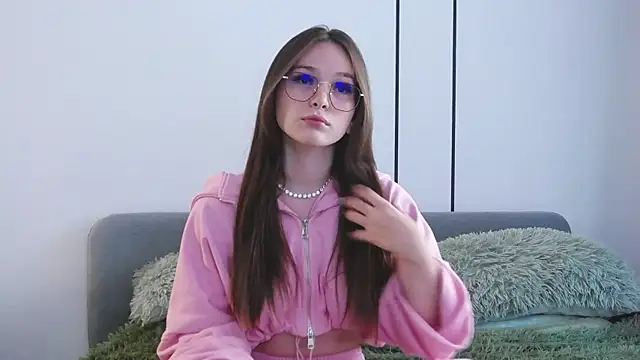 -Amora online show from 12, 9, 2025