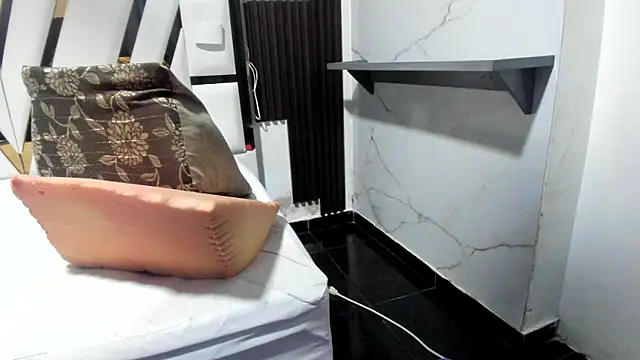 ebony valentina online show from 1, 7, 2026