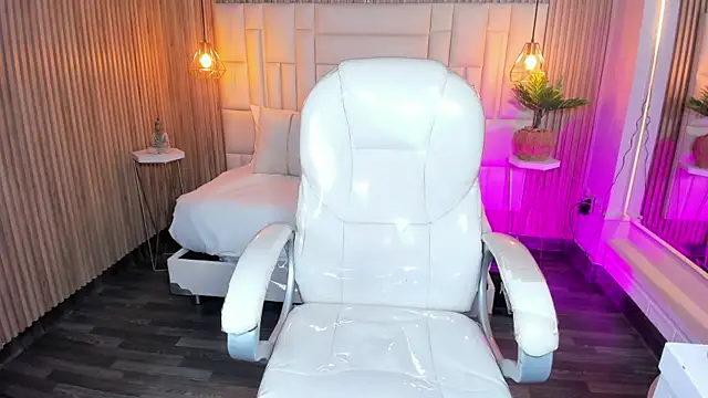 MelanieHillss online show from 11, 9, 2025