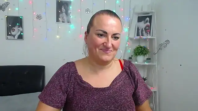 DianaMGG online show from 9, 10, 2025