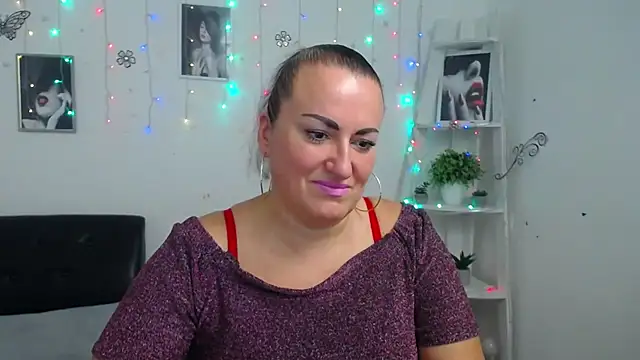 DianaMGG online show from 9, 10, 2025