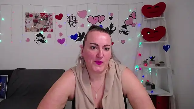DianaMGG online show from 6, 3, 2025