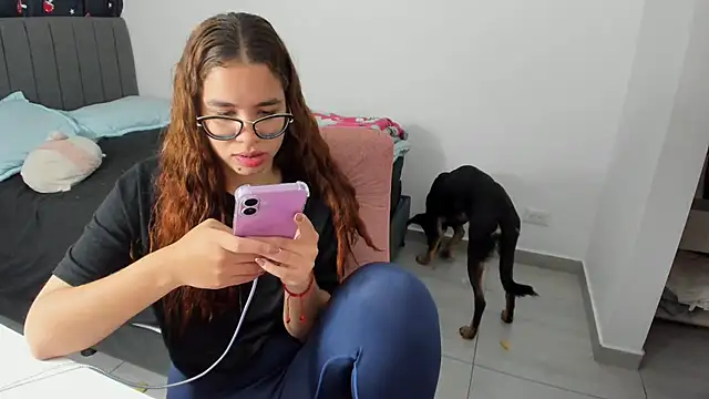 Greciaruiz  online show from 10, 10, 2025