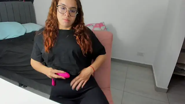 Greciaruiz  online show from 5, 10, 2025