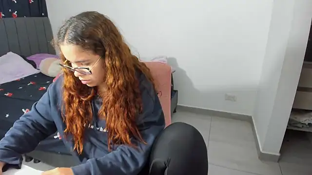 Greciaruiz  online show from 24, 11, 2025