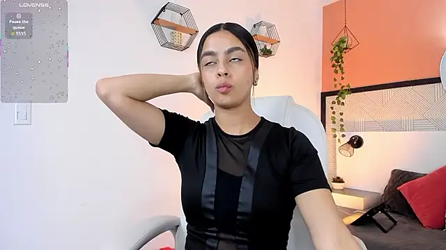 Bella walker  online show from 5, 3, 2026