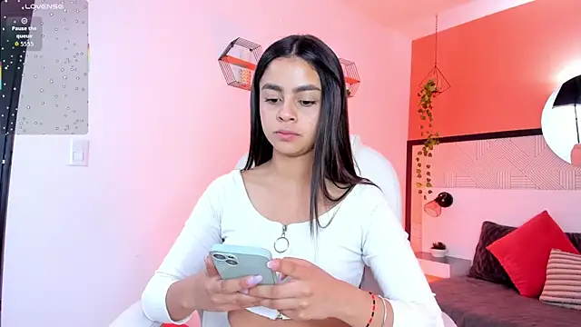 Bella walker  online show from 4, 3, 2026