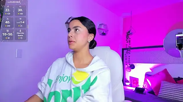 Bella walker  online show from 24, 3, 2026