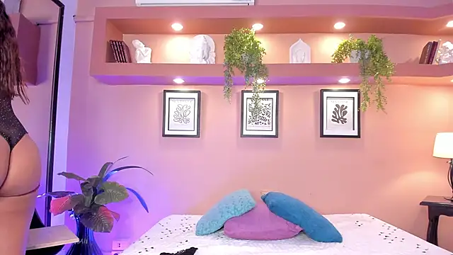 Snapshot of SofiaBennett_ chatting on 8, 3, 2025 SofiaBennett online show from 8, 3, 2025