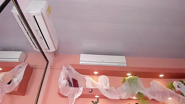 Snapshot of SofiaBennett_ chatting on 23, 10, 2025 SofiaBennett online show from 23, 10, 2025