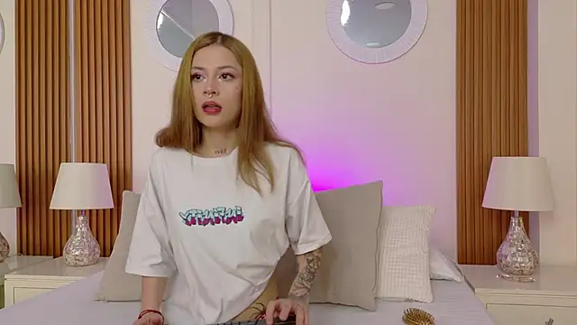 Snapshot of AmberHudson chatting on 18, 11, 2025 AmberHudson online show from 18, 11, 2025