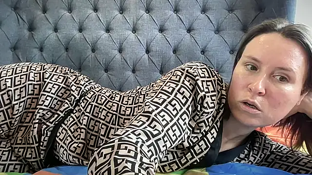 Snapshot of eatmypie69 chatting on 11, 11, 2025 eatmypie69 online show from 11, 11, 2025