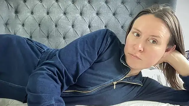 Snapshot of eatmypie69 chatting on 12, 11, 2025 eatmypie69 online show from 12, 11, 2025