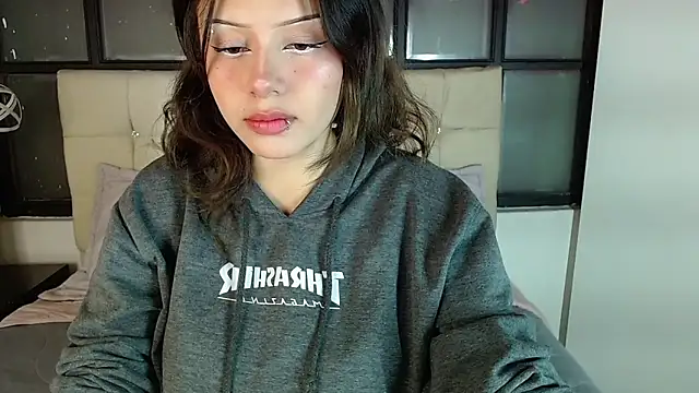 fyreandfox  online show from 23, 9, 2025