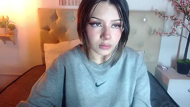 fyreandfox  online show from 2, 11, 2025