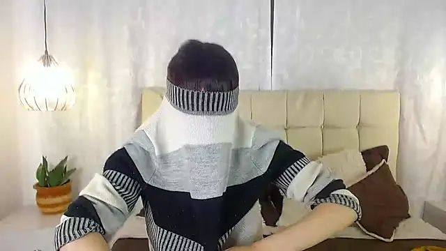 fyreandfox  online show from 17, 3, 2025