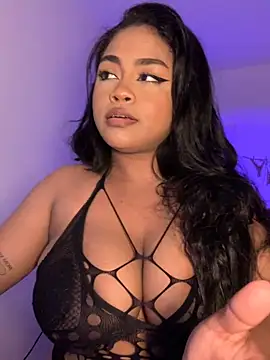 Snapshot of Dahiana_Giil chatting on 12, 11, 2025 Dahiana Giil online show from 12, 11, 2025