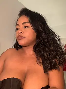 Snapshot of Dahiana_Giil chatting on 24, 11, 2025 Dahiana Giil online show from 24, 11, 2025