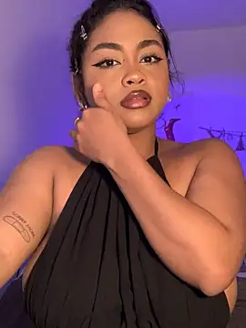 Snapshot of Dahiana_Giil chatting on 28, 10, 2025 Dahiana Giil online show from 28, 10, 2025